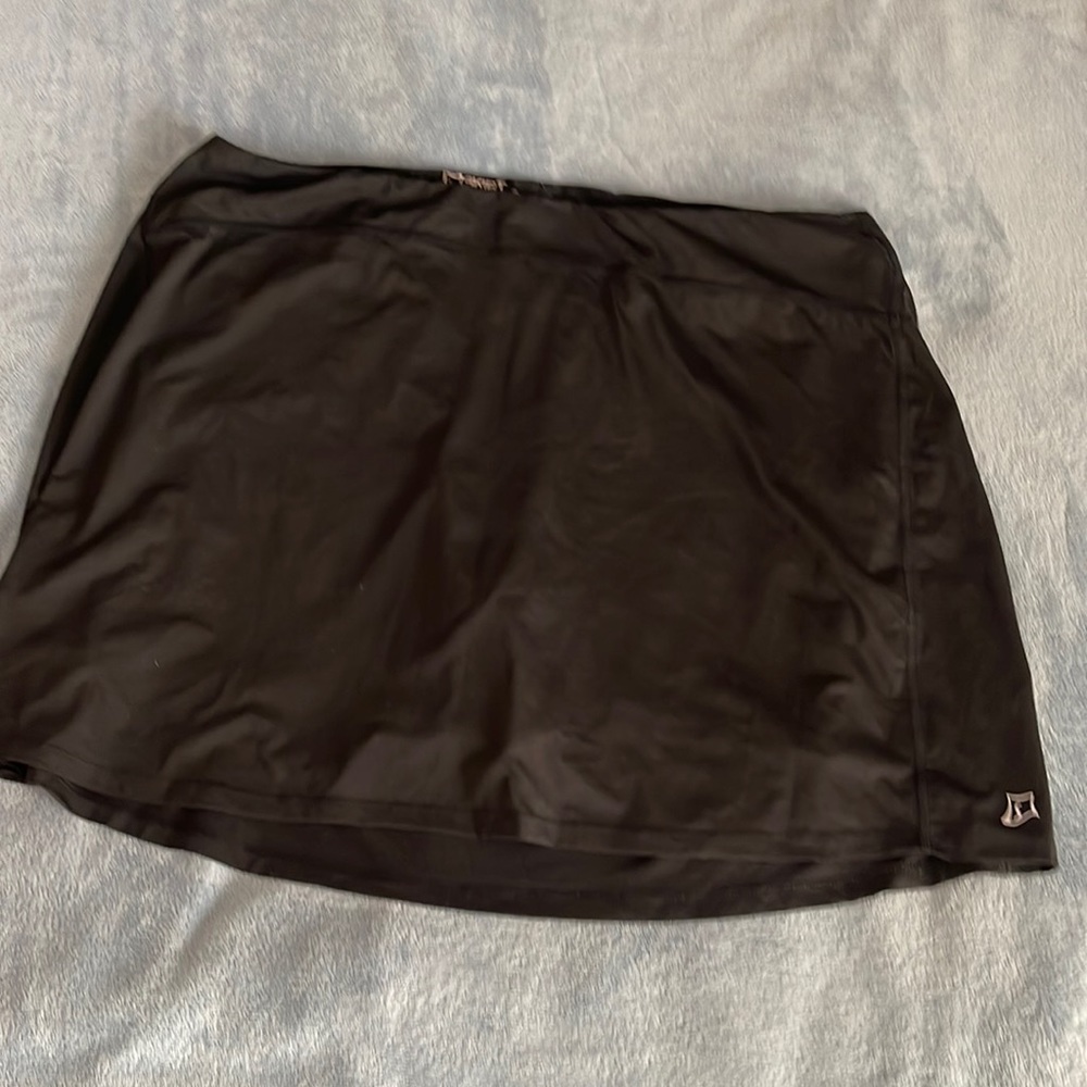 Black sport/swim skirt with undershorts. Zip pocket. Phone pocket on shorts. XXL